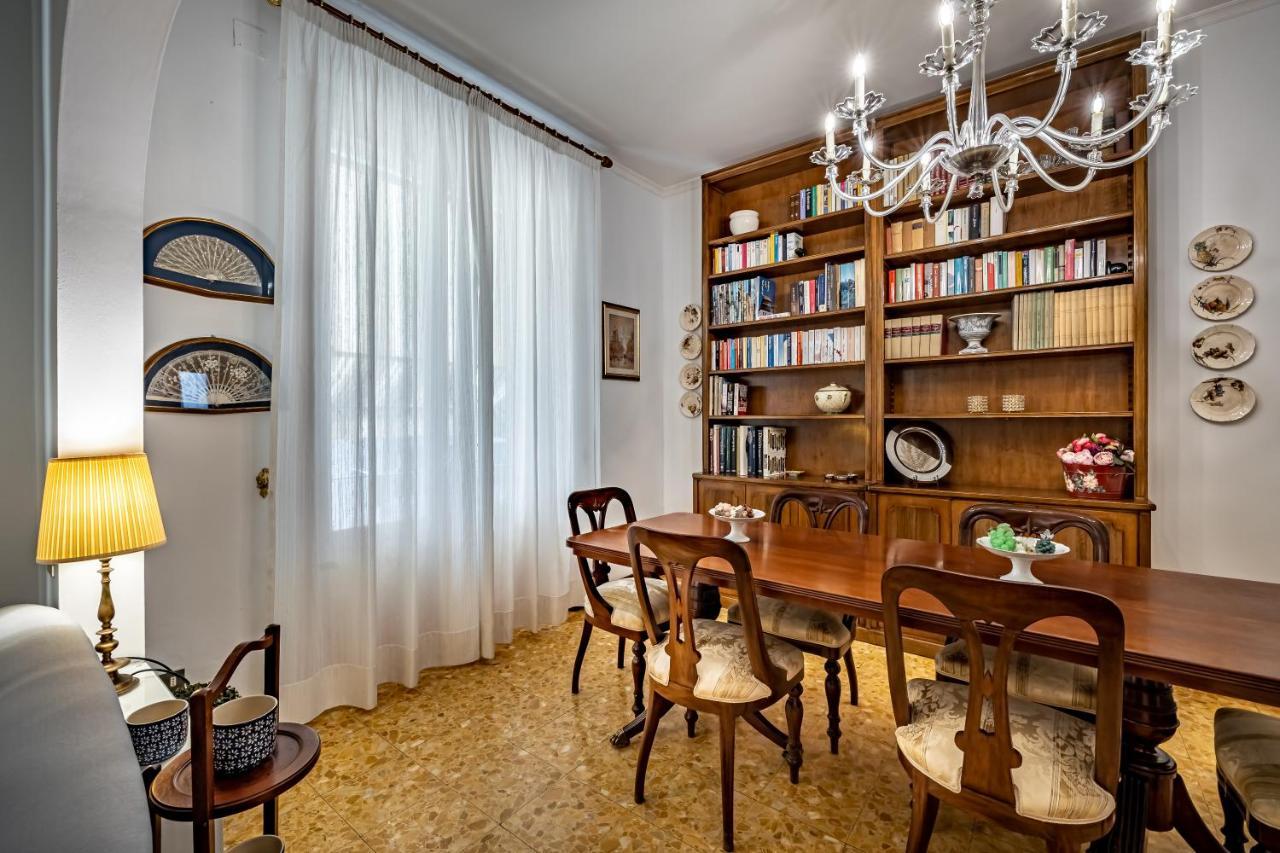 Yid Leopolda Few Minutes From Station Florencia