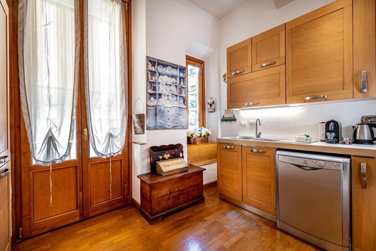 Yid Leopolda Few Minutes From Station Florencia